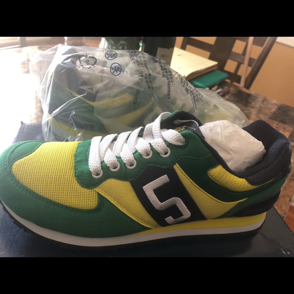 SNEAKERS